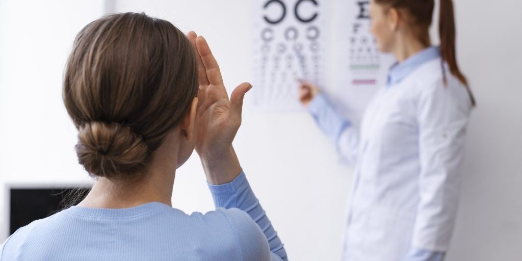 doctor-testing-patient-eyesight doctor-testing-patient-eyesight
